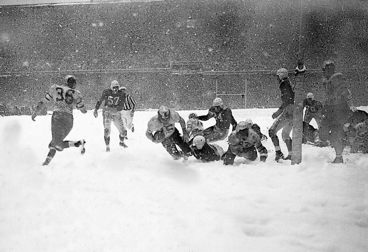 1948-Eagles-Cardinals-Stan-Van-Buren-snow.jpg