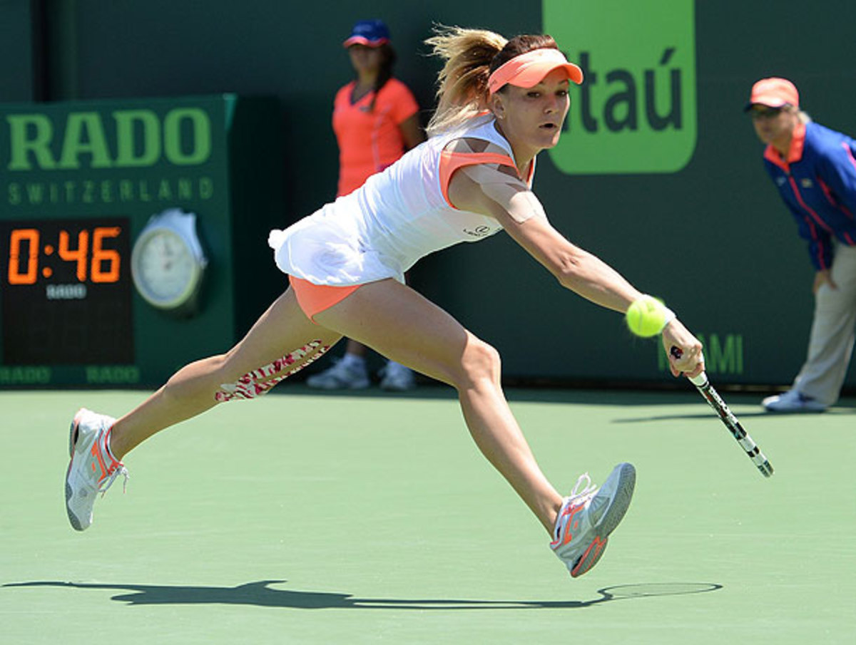 Watch Agnieszka Radwanska tries to oneup her famous Miami hot shot