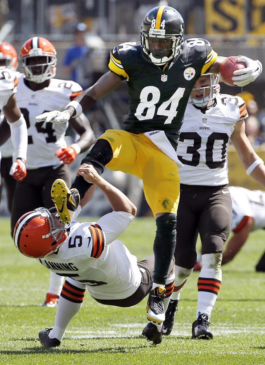 1-steelers-antonio-brown-kick.jpg