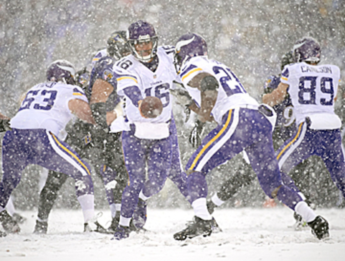 It's unclear whether Matt Cassel should be managing the offense again, rather than rookie Teddy Bridgewater. (Carlos M. Saavedra /Sports Illustrated)