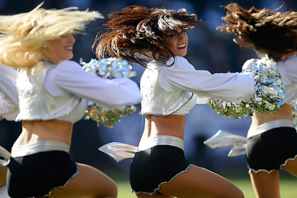 L A Times Reveals The Oakland Raiders Incredibly Sexist Cheerleader Handbook Sports Illustrated
