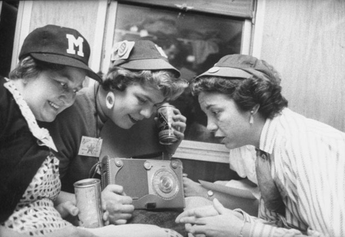 Baseball fans in 1950 :: Getty Images