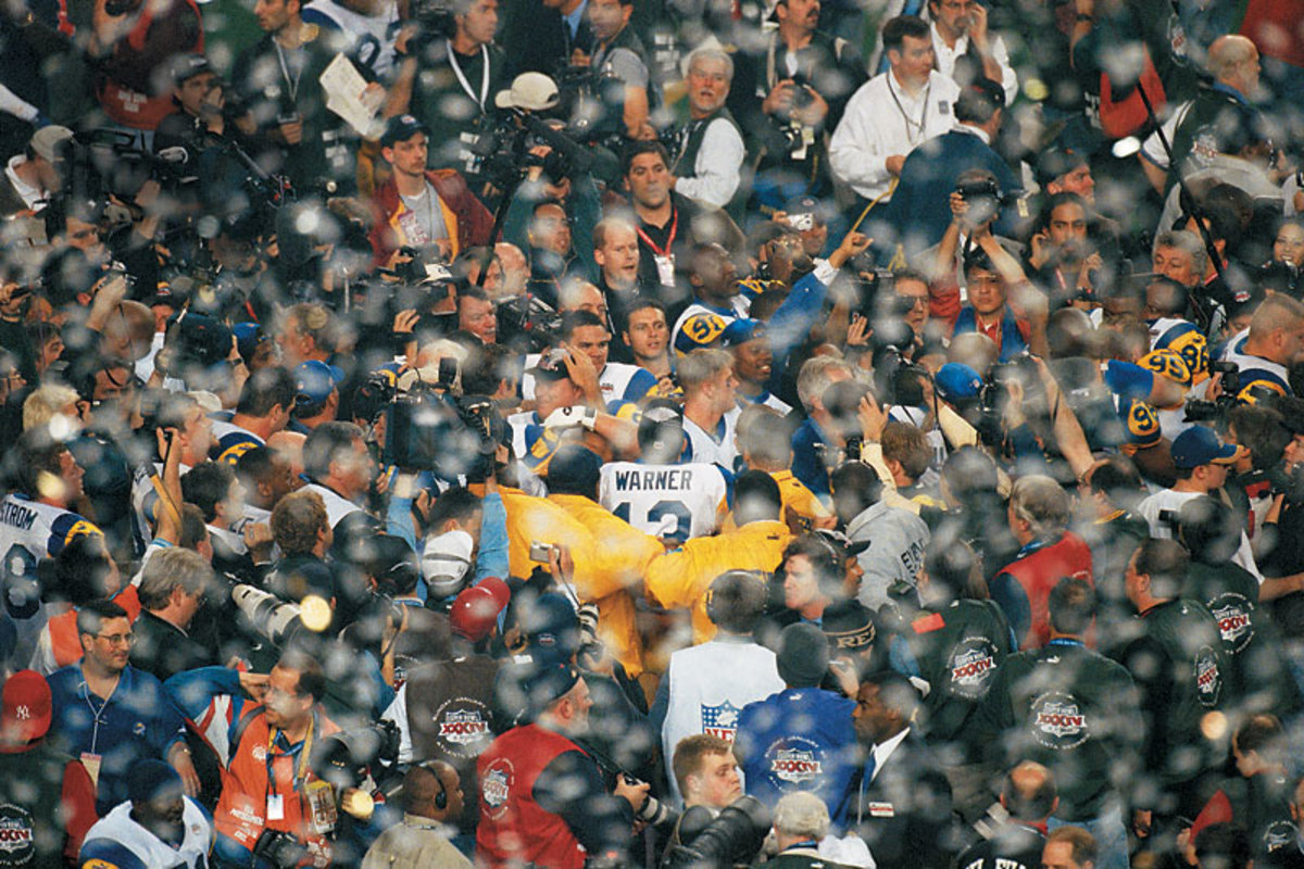 A slightly larger crowd surrounded the Super Bowl XXXIV MVP in Atlanta than he encountered at the Hy-Vee a few years earlier. (Bill Frakes/SI)