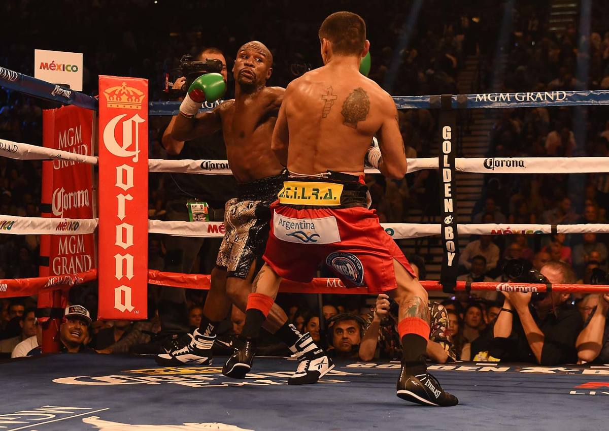 Mayweather-defeats-Maidana-3.jpg
