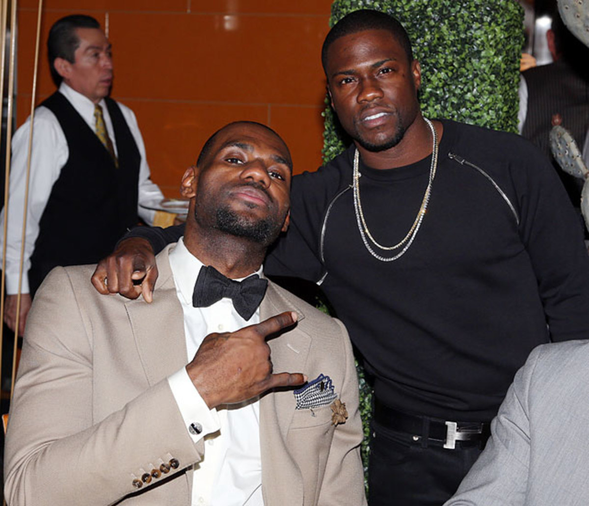 131205105435-lebron-james-kevin-hart-single-image-cut.jpg