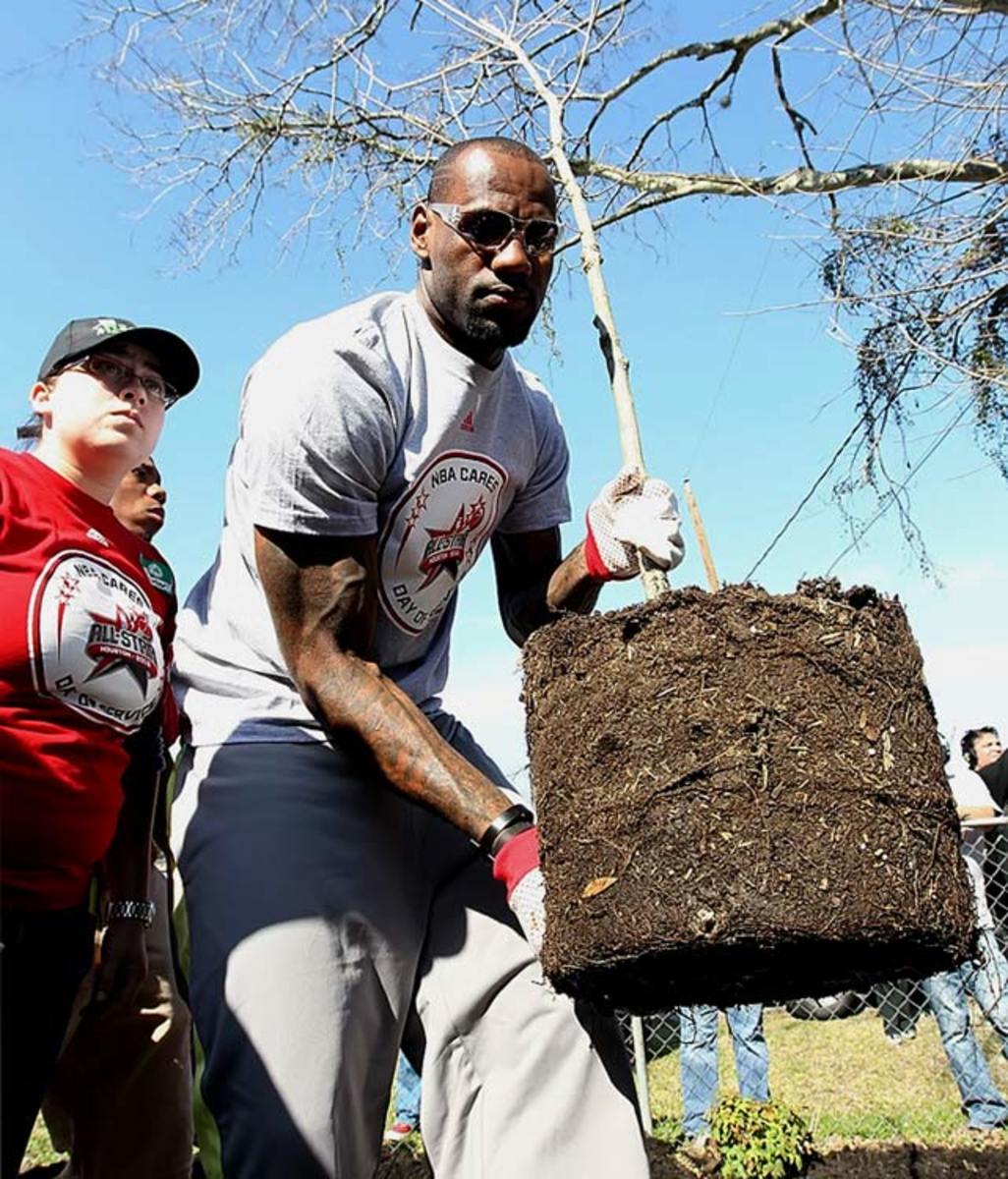 131205125539-lebron-james-nba-cares-houston-all-star-2013by4-5077-single-image-cut.jpg