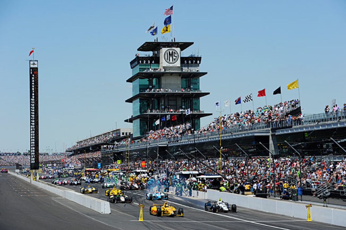 Ryan Hunter-Reay (bottom left) blasts out of the pits during the race's final stop en route to victory.