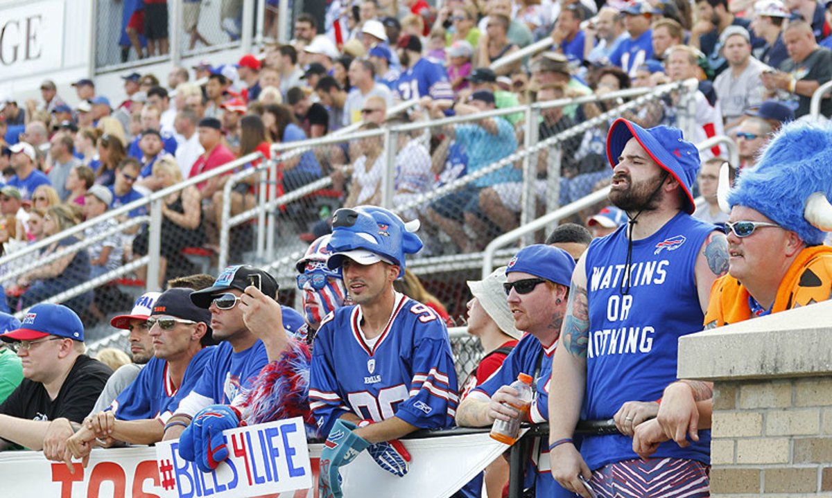 Bills fans showed up en masse to see the first training camp practice. (Bill Wippert/AP)