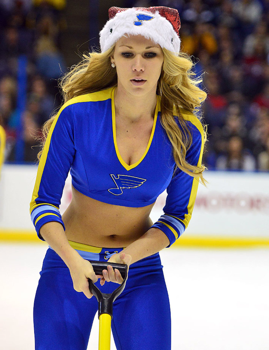 st-louis-blues-blue-crew-ice-girl(2).jpg