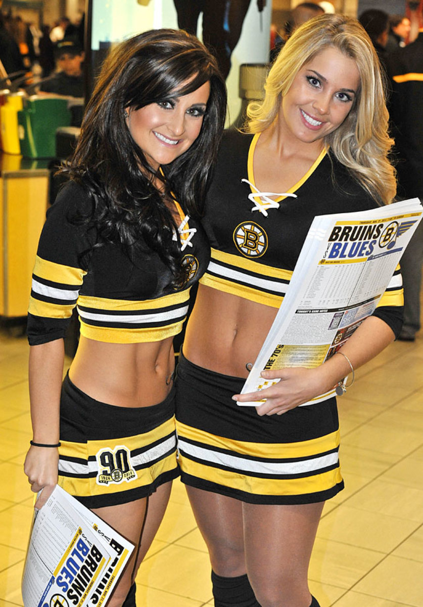 boston-bruins-ice-girls-147131121042_Blues_at_Bruins.jpg