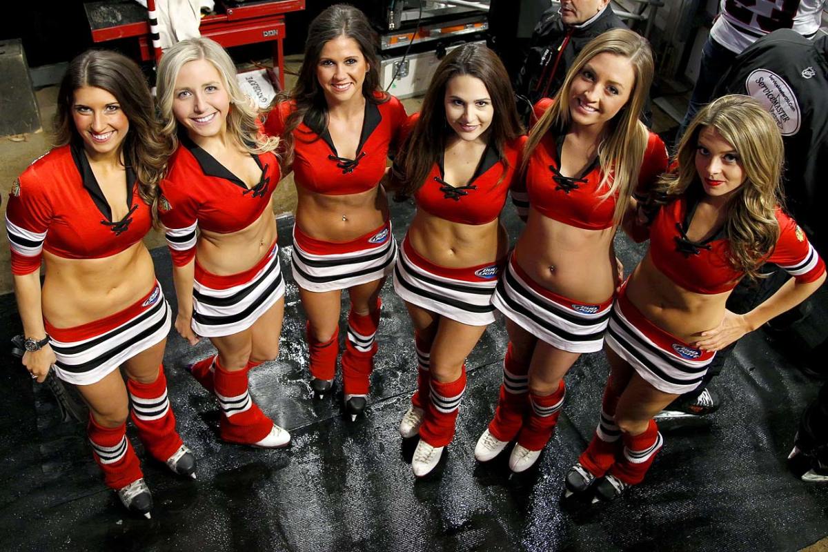 chicago-blackhawks-ice-crew-girls-164030614_1058_Blue_Ja.jpg