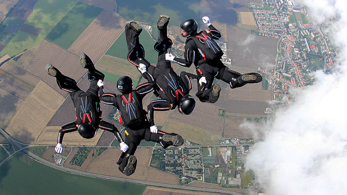Golden Knights Female Only Skydiving Squad Deserves Respect