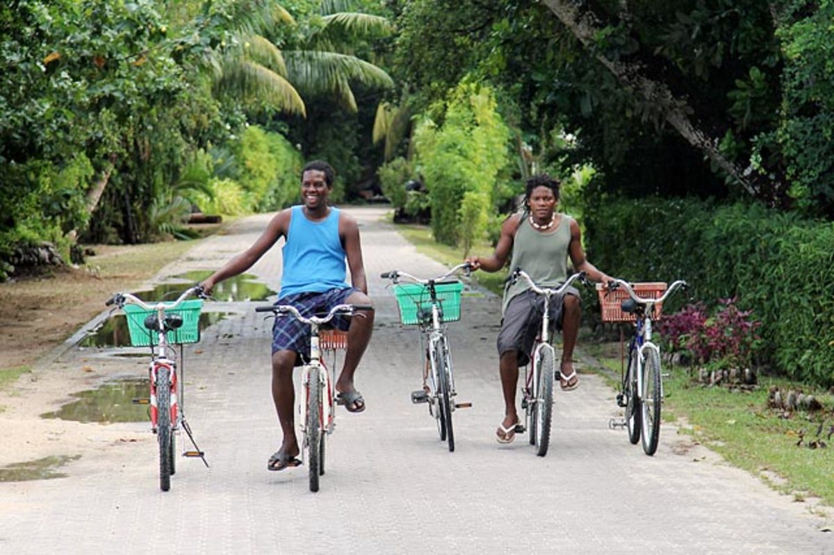 seychelles-island-2011-bicyclists.jpg