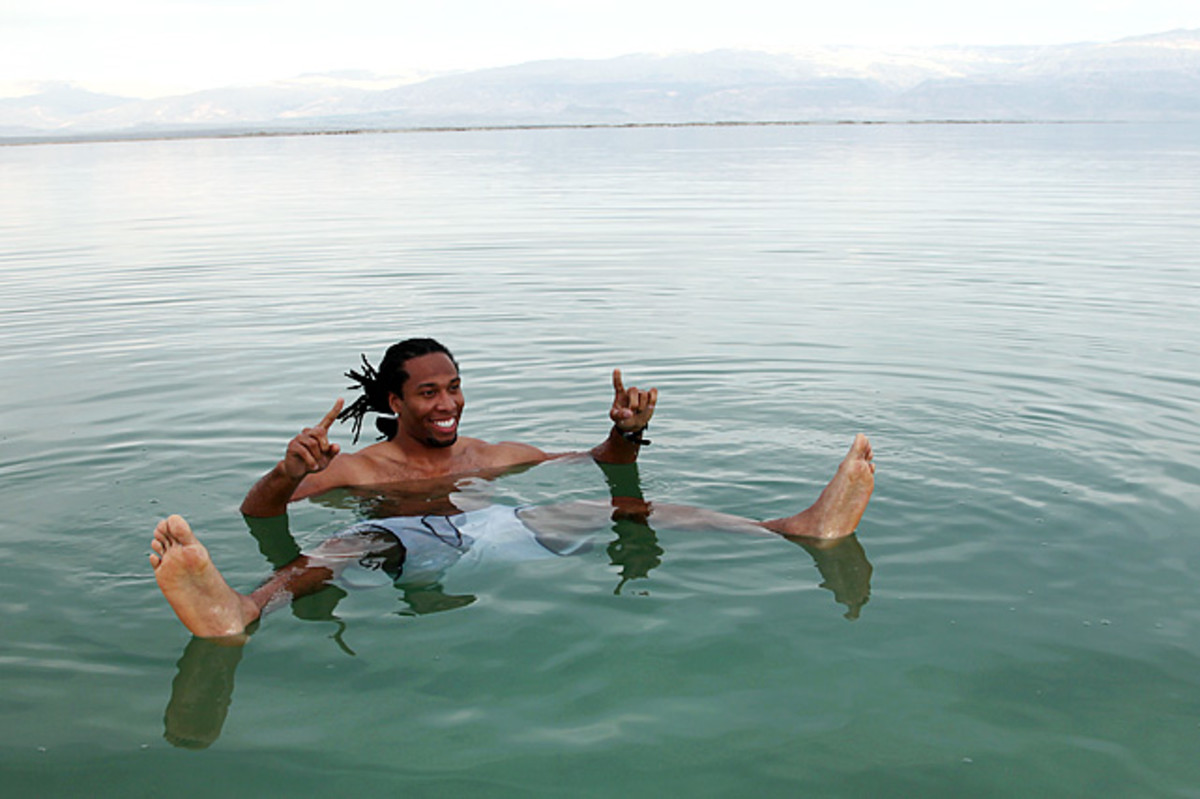 larry-fitzgerald-israel-2011-dead-sea.jpg