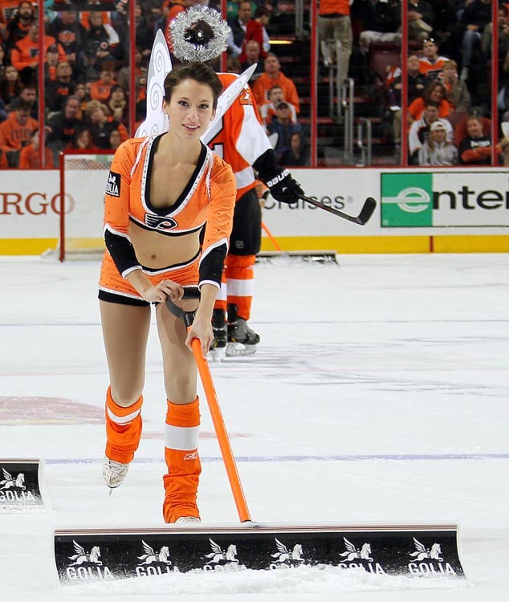 140221204615-philadelphia-flyers-ice-girl-186916832-10-single-image-cut.jpg
