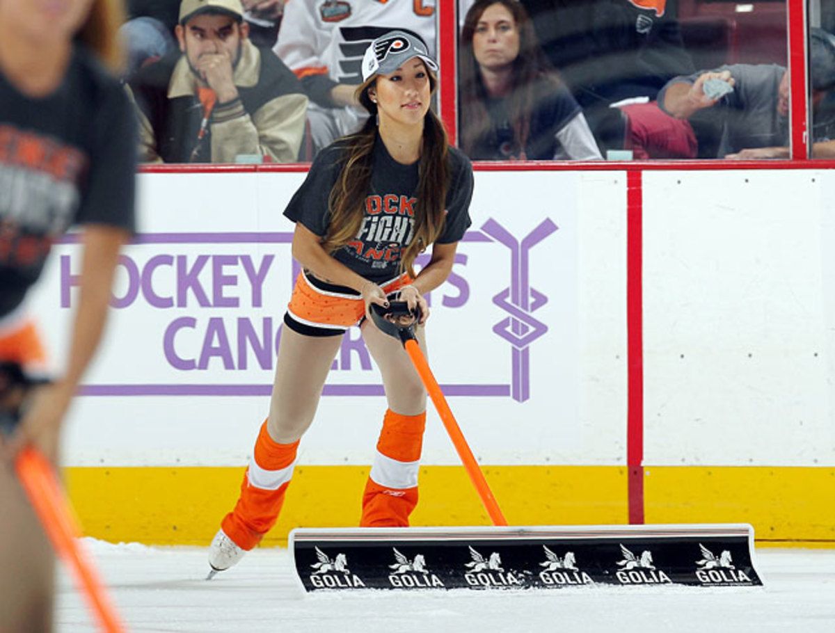 140221204525-philadelphia-flyers-ice-girl-184714021-single-image-cut.jpg