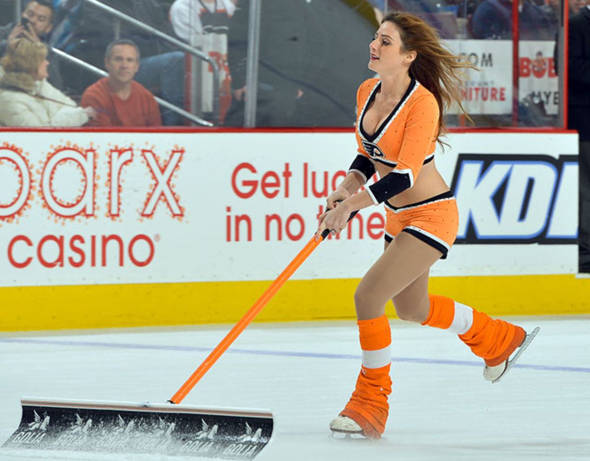 140221204850-philadelphia-flyers-ice-girl-467651539-10-single-image-cut.jpg