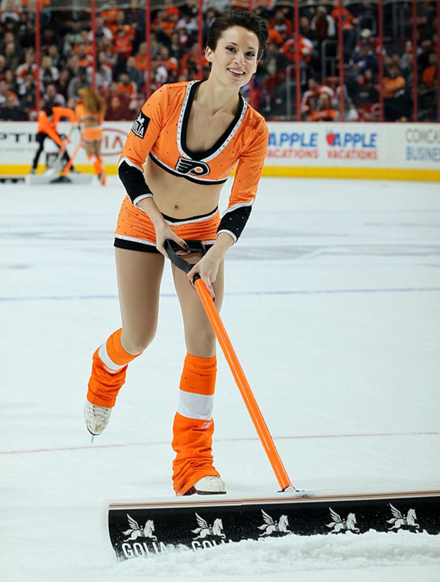 140221204804-philadelphia-flyers-ice-girl-464866753-10-single-image-cut.jpg