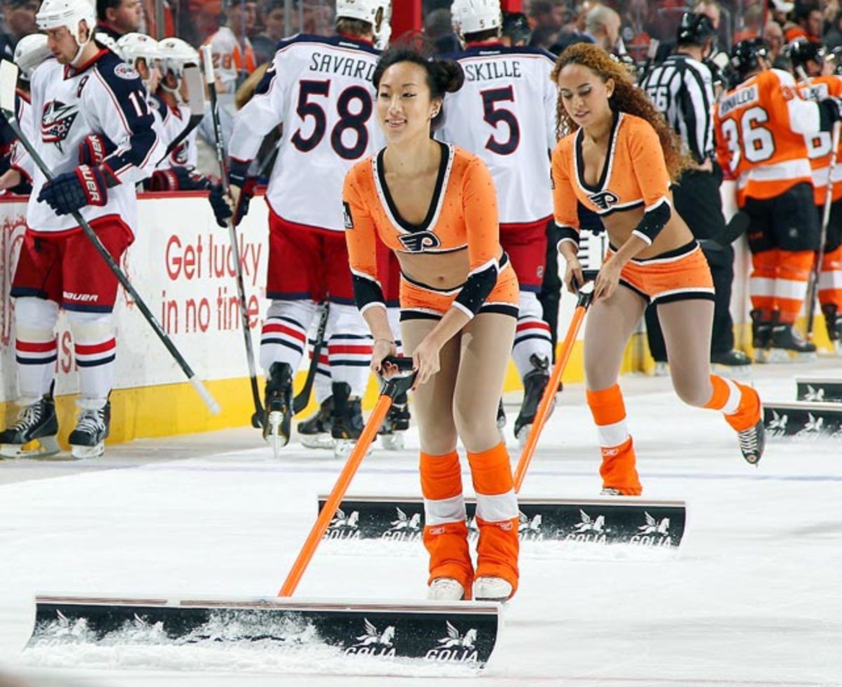140221204925-philadelphia-flyers-ice-girls-459406091-10-single-image-cut.jpg