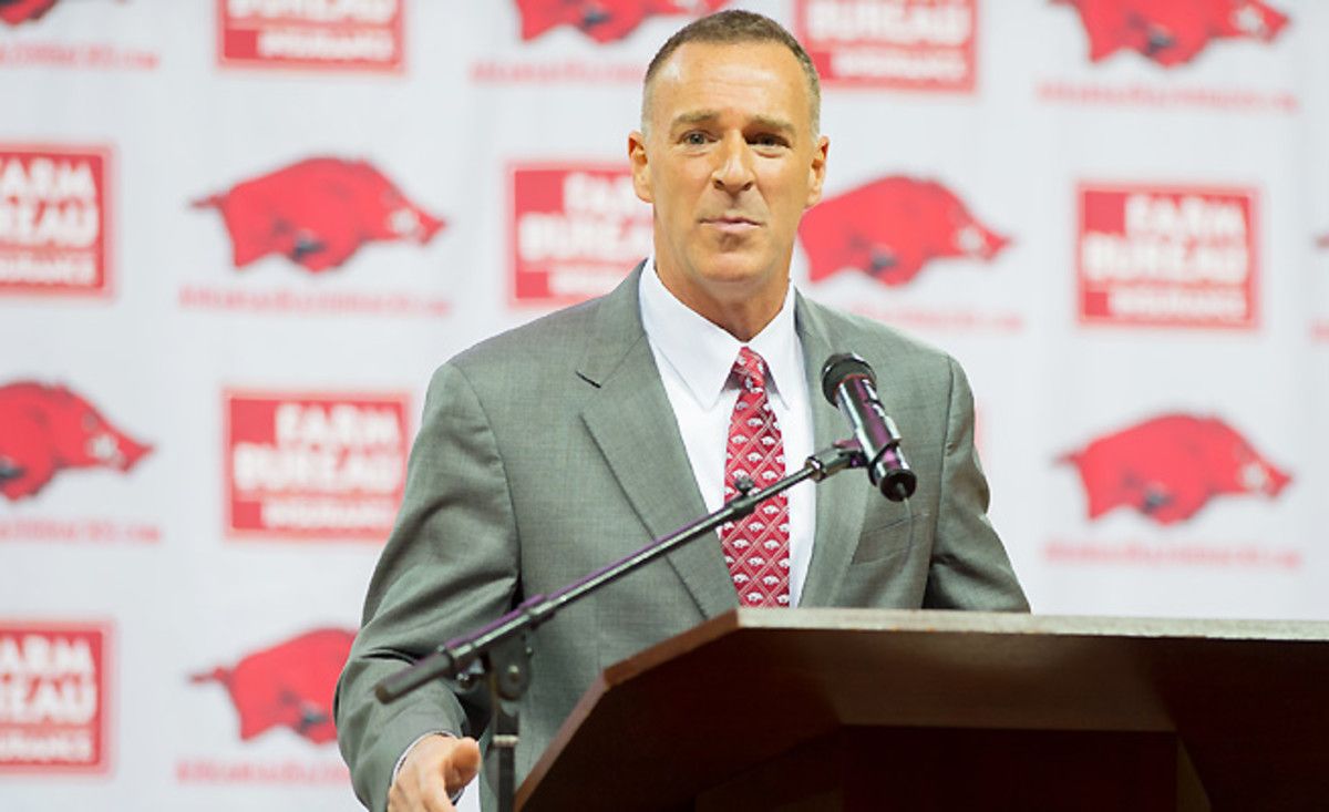 Jimmy Dykes has called women's basketball games for ESPN but has never coached women's basketball at any level.