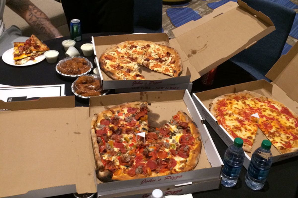 Chowing down, New York style. (Zane Beadles)