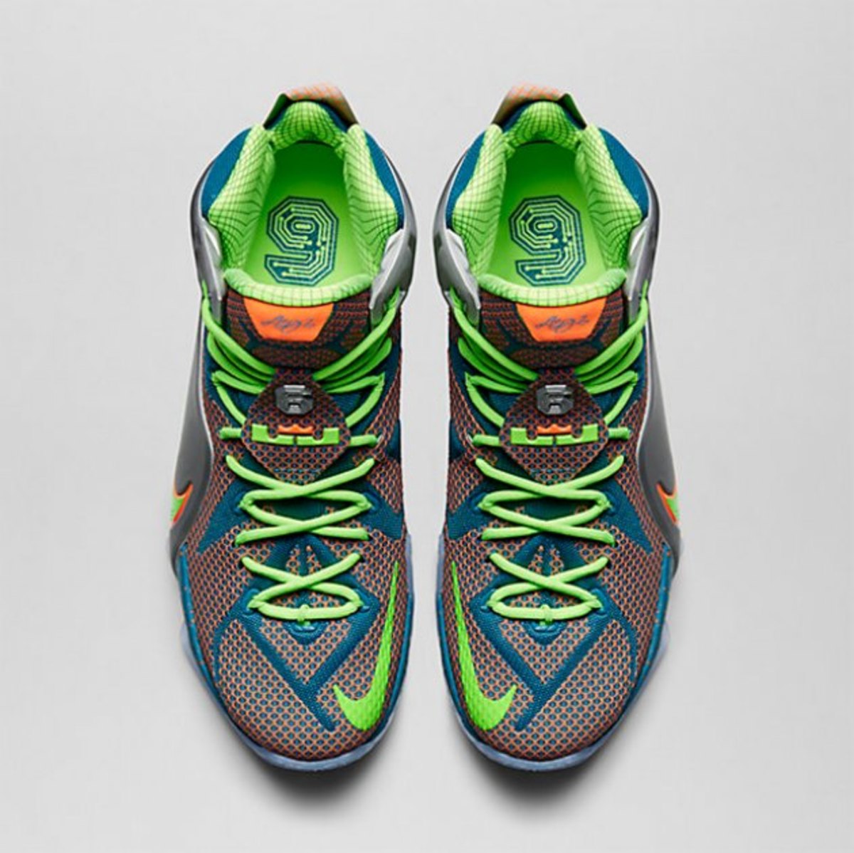 Nike-Lebron-12-trillion-dollar-man-5.jpg