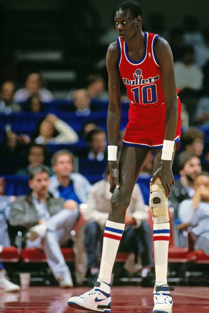 Manute Bol :: Getty Images