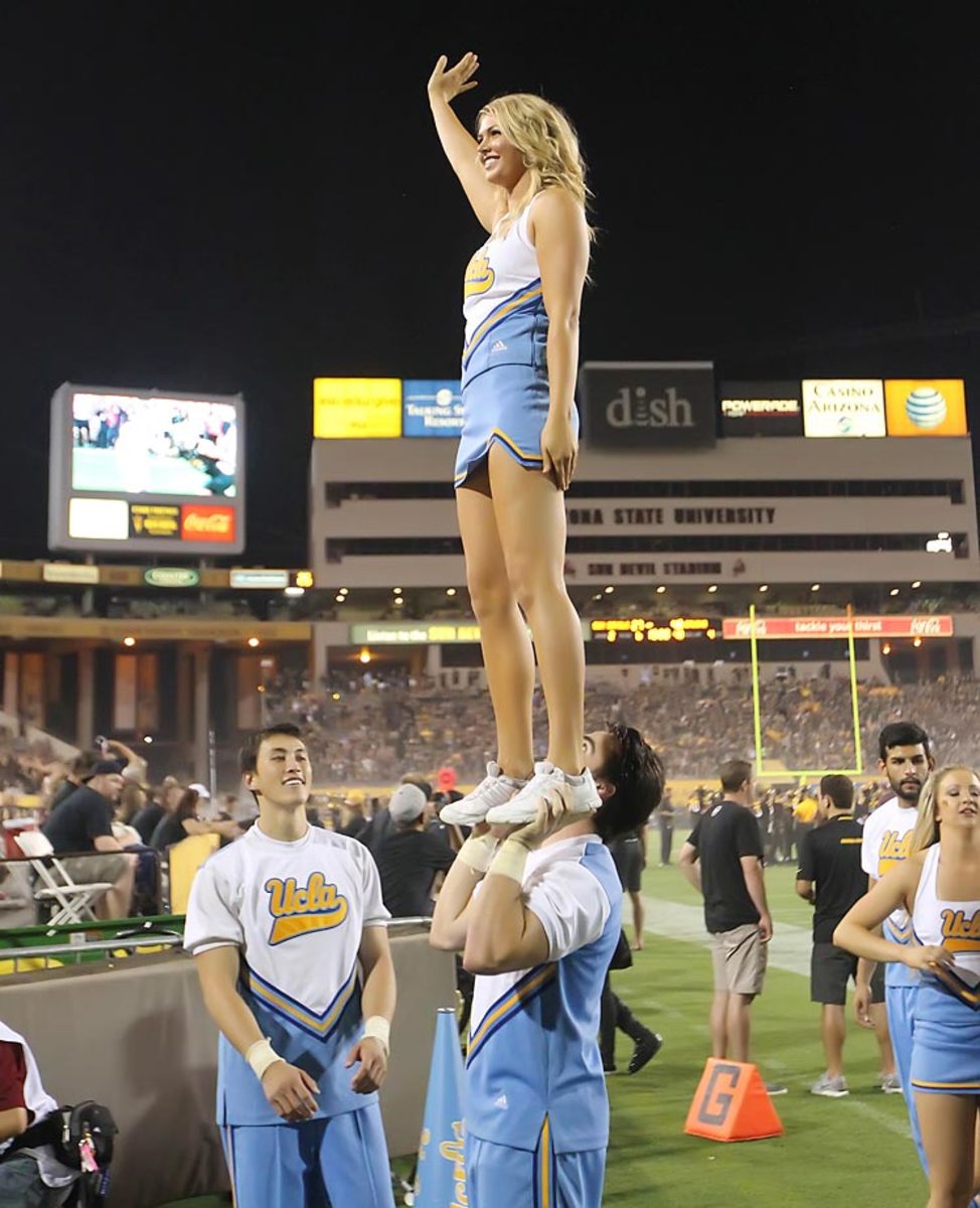 02-Danielle_UCLA_Game-BY4_4705.jpg