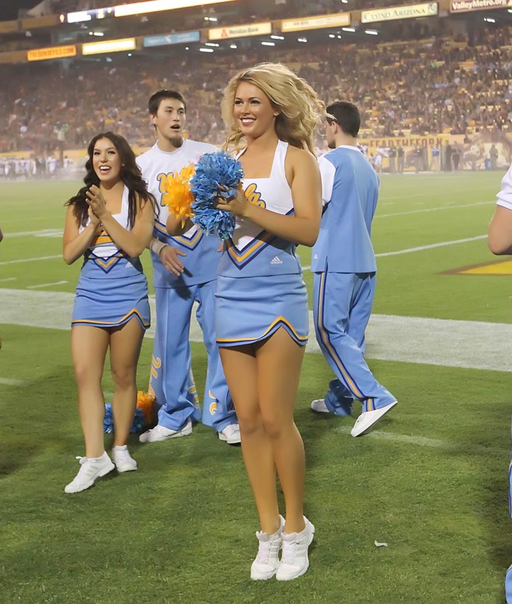 02-Danielle_UCLA_Game-BY4_4690.jpg