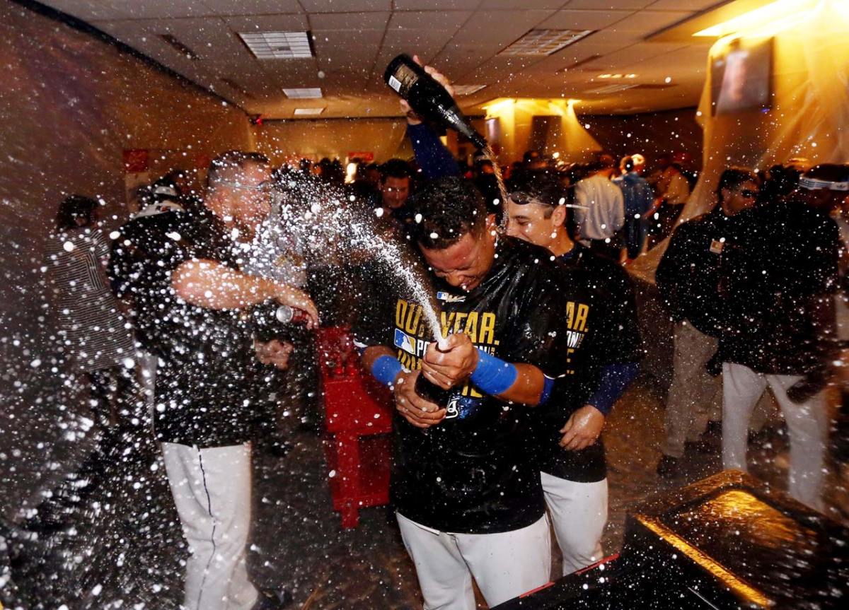 2014-1005-Kansas-City-Royals-Salvador-Perez-celebrates.jpg