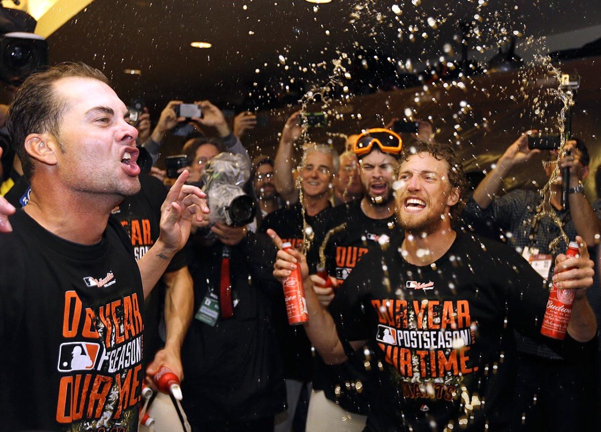 2014-1007-San-Francisco-Giants-Ryan-Vogelsong-Hunter-Pence-celebrate.jpg
