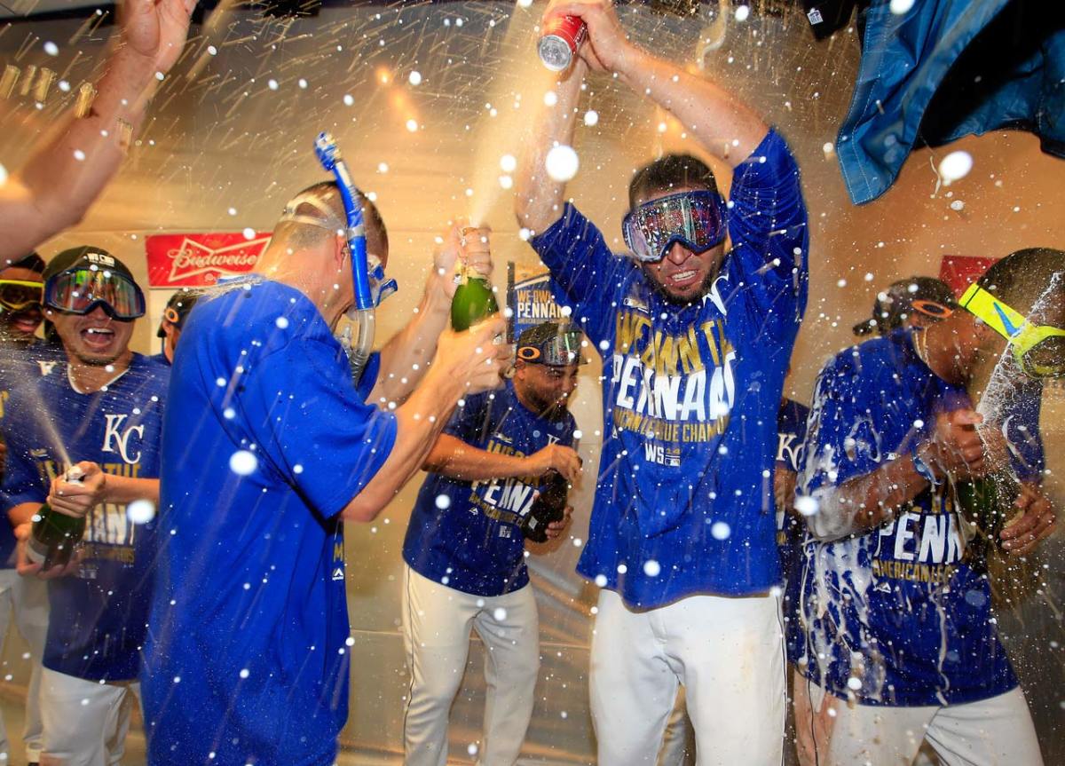 2014-1015-Kansas-City-Royals-celebrate.jpg