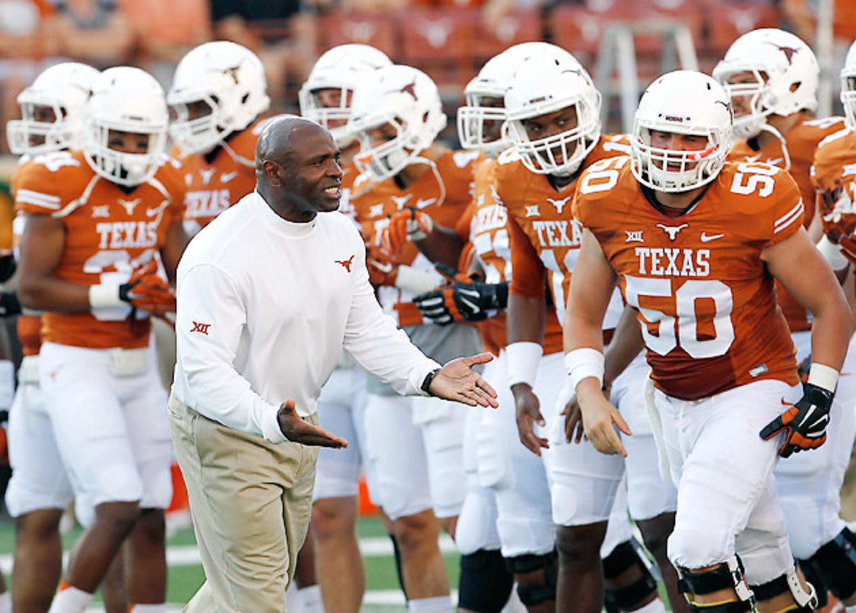 charlie-strong-texas-longhorns-arkansas-razorbacks-bowl.jpg