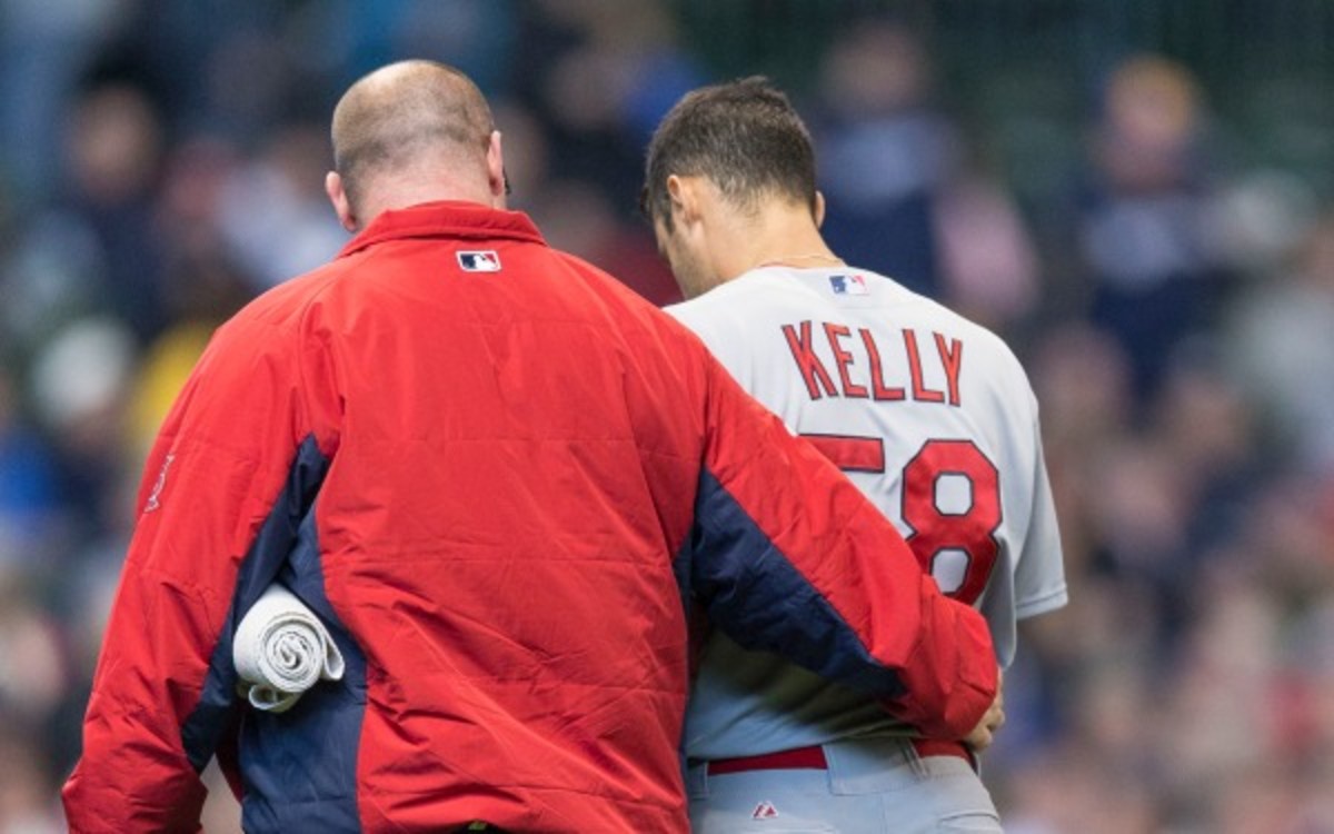 Cardinals pitcher Joe Kelly walks off the field after injuring his hamstring against the Milwaukee Brewers. (AP Photo/Tom Lynn)