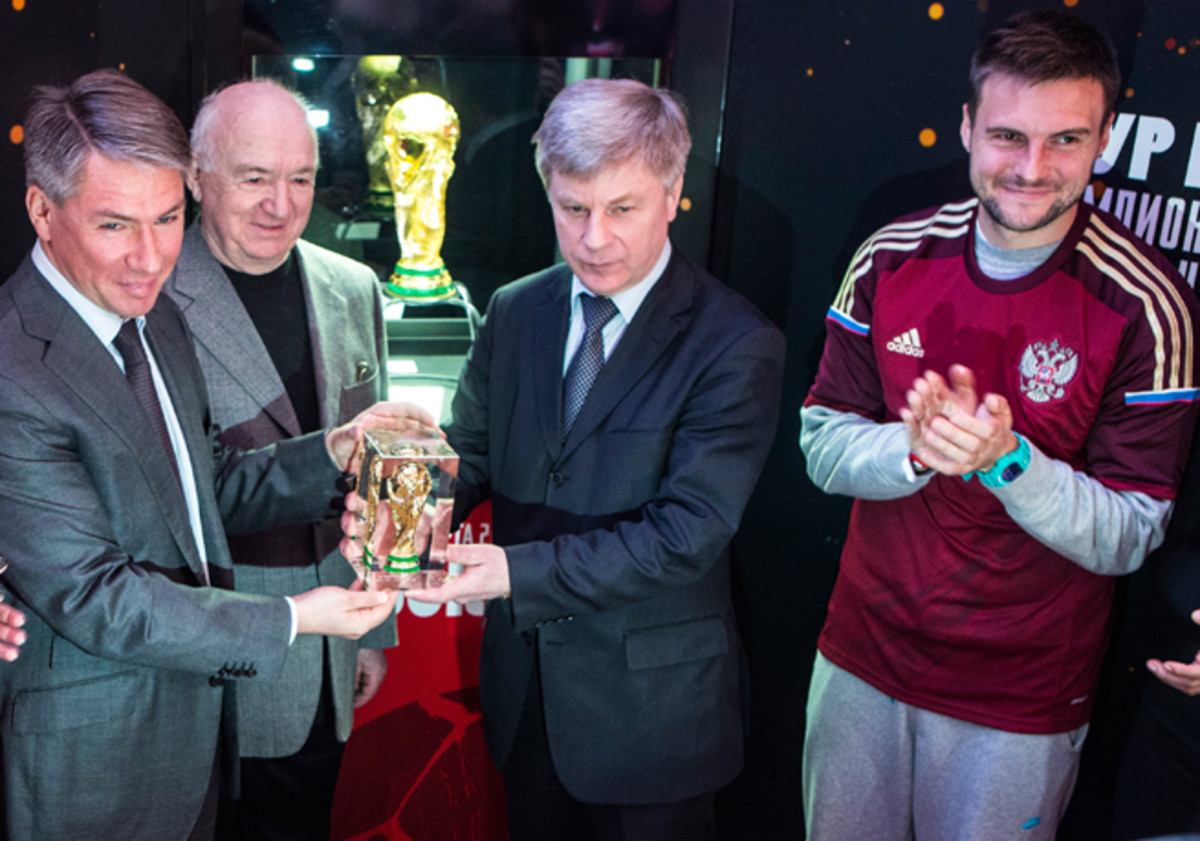 Russian Football Federation president Nikolai Tolstykh, center, is looking to absorb a pair of Crimean clubs into the Russian league set-up.