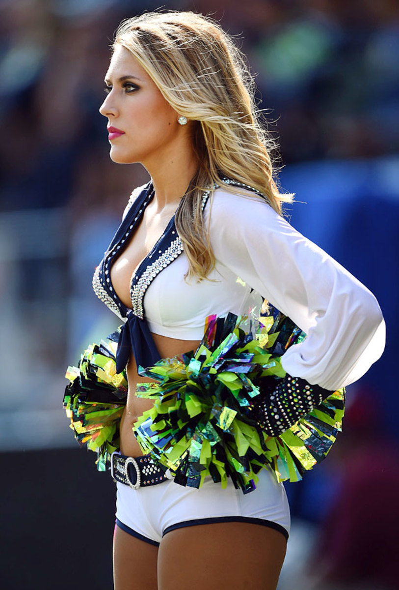 Seattle-Seahawks-cheerleaders-X158681_TK1_740.jpg