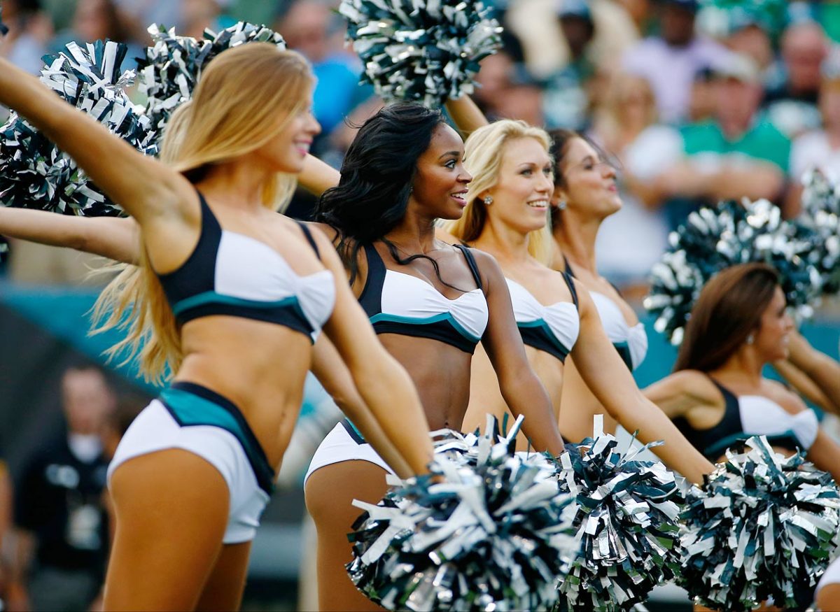 Philadelphia-Eagles-cheerleaders-AP480762577601_13.jpg