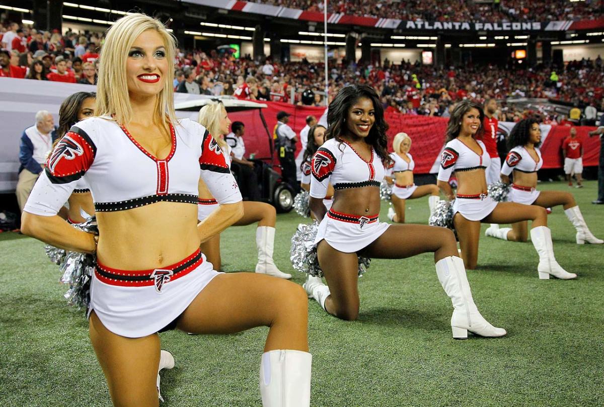 Atlanta-Falcons-cheerleaders-488140918_0858_Buccaneers_at_Falcons.jpg