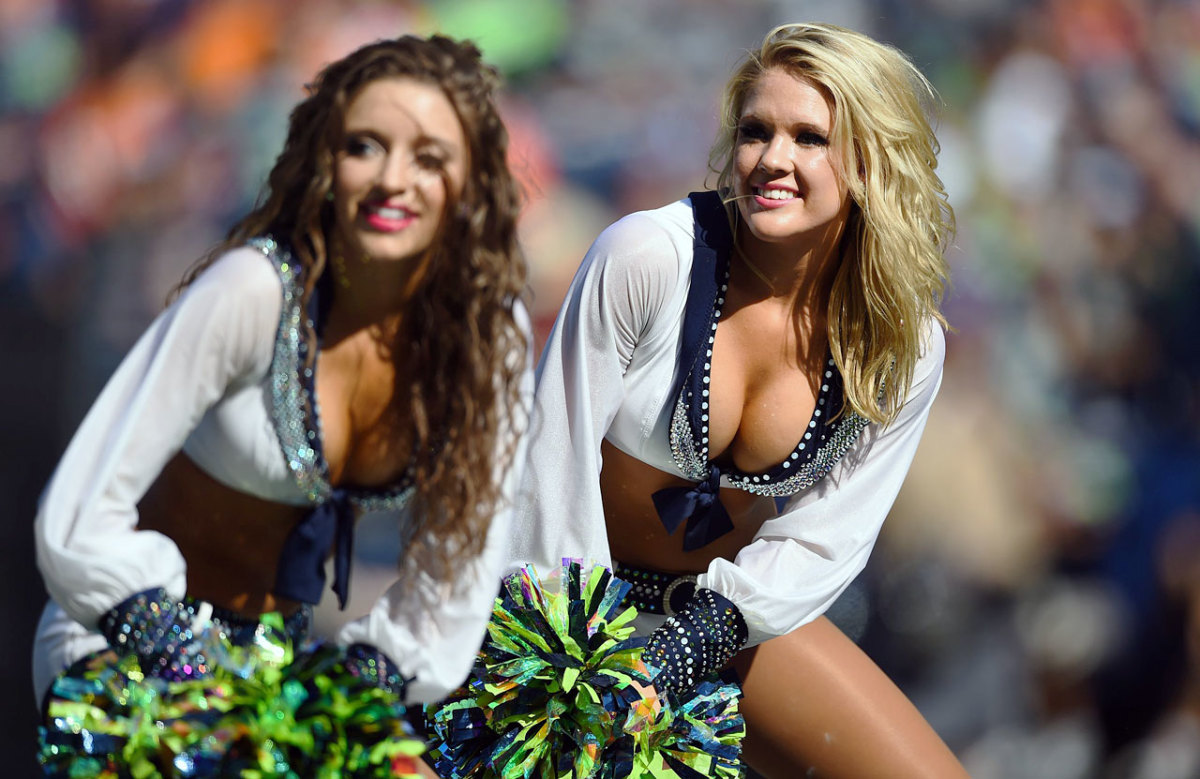 Seattle-Seahawks-cheerleaders-X158681_TK1_964.jpg