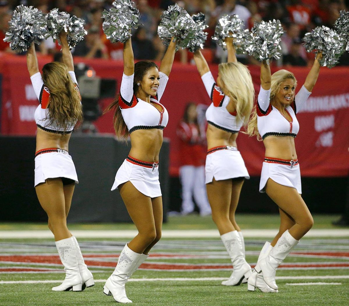Atlanta-Falcons-cheerleaders-AP63517653022_8.jpg
