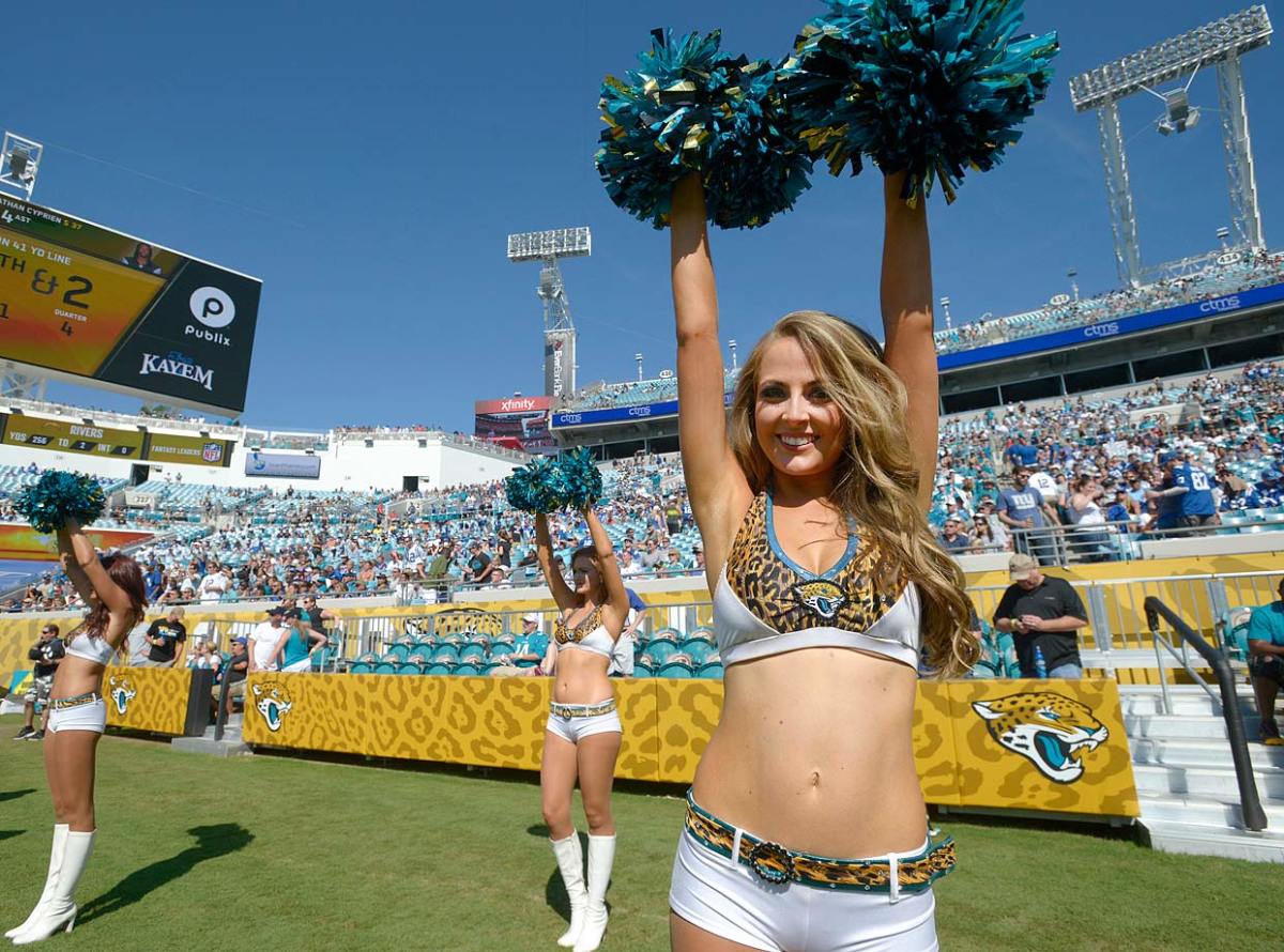 Jacksonville-Jaguars-The-ROAR-cheerleaders-AP316508622726_12.jpg
