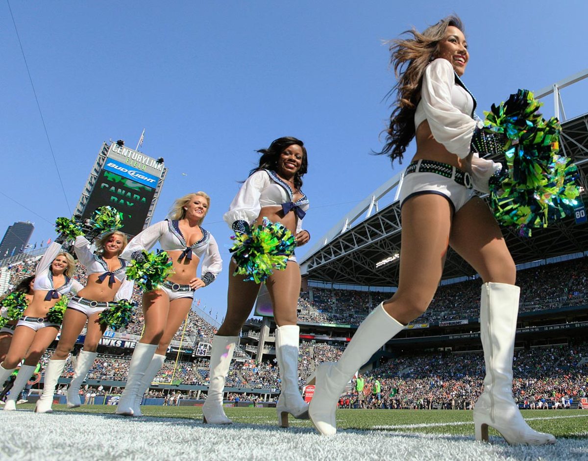 Seattle-Seahawks-cheerleaders-AP635601314684_13.jpg