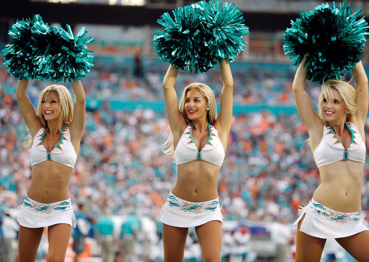 Miami-Dolphins-cheerleaders-AP881797395384_2.jpg