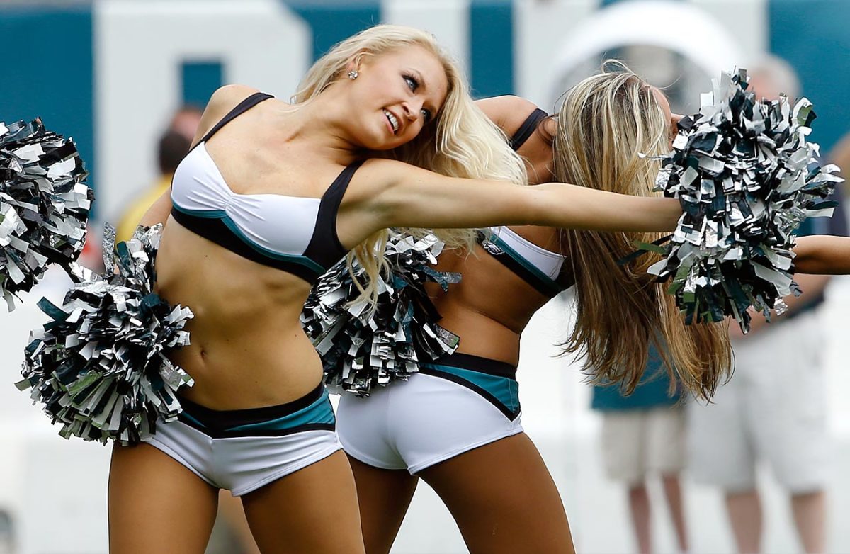 Philadelphia-Eagles-cheerleaders-AP584073329947_9.jpg