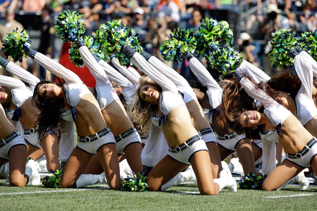 Seattle-Seahawks-cheerleaders-AP616671760394_1.jpg