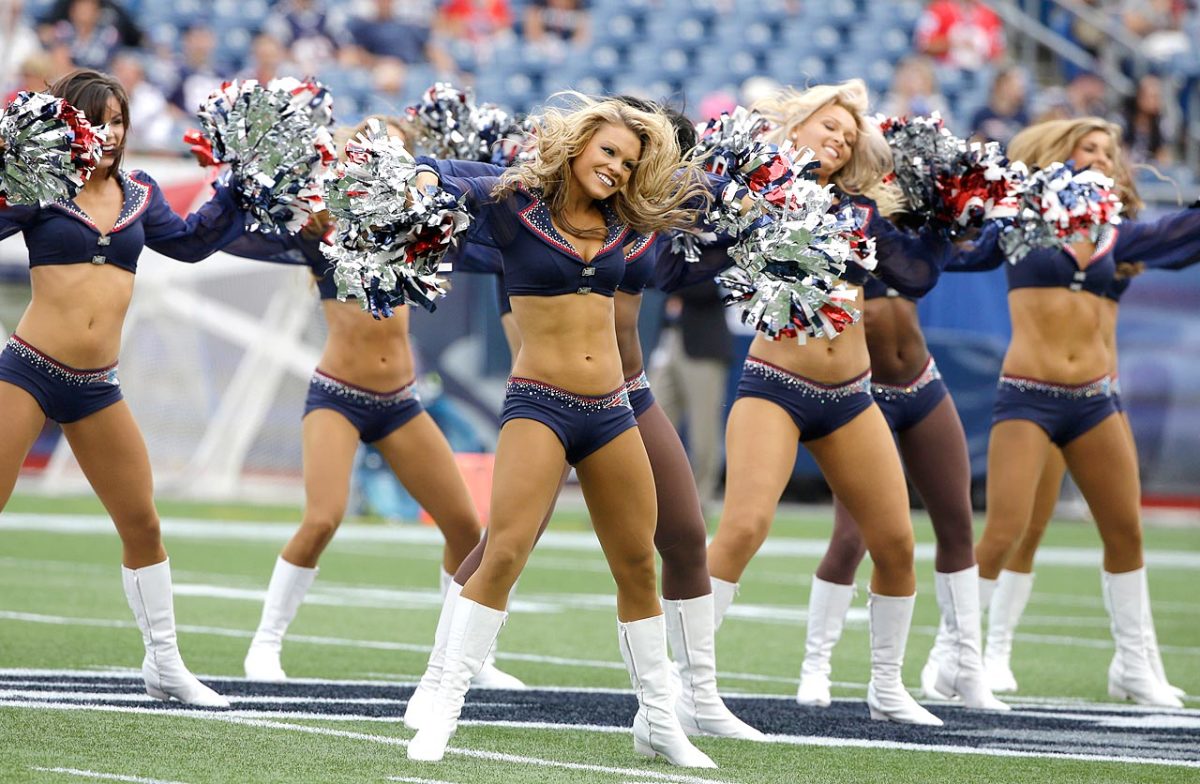New-England-Patriots-cheerleaders-AP644032230024_1.jpg