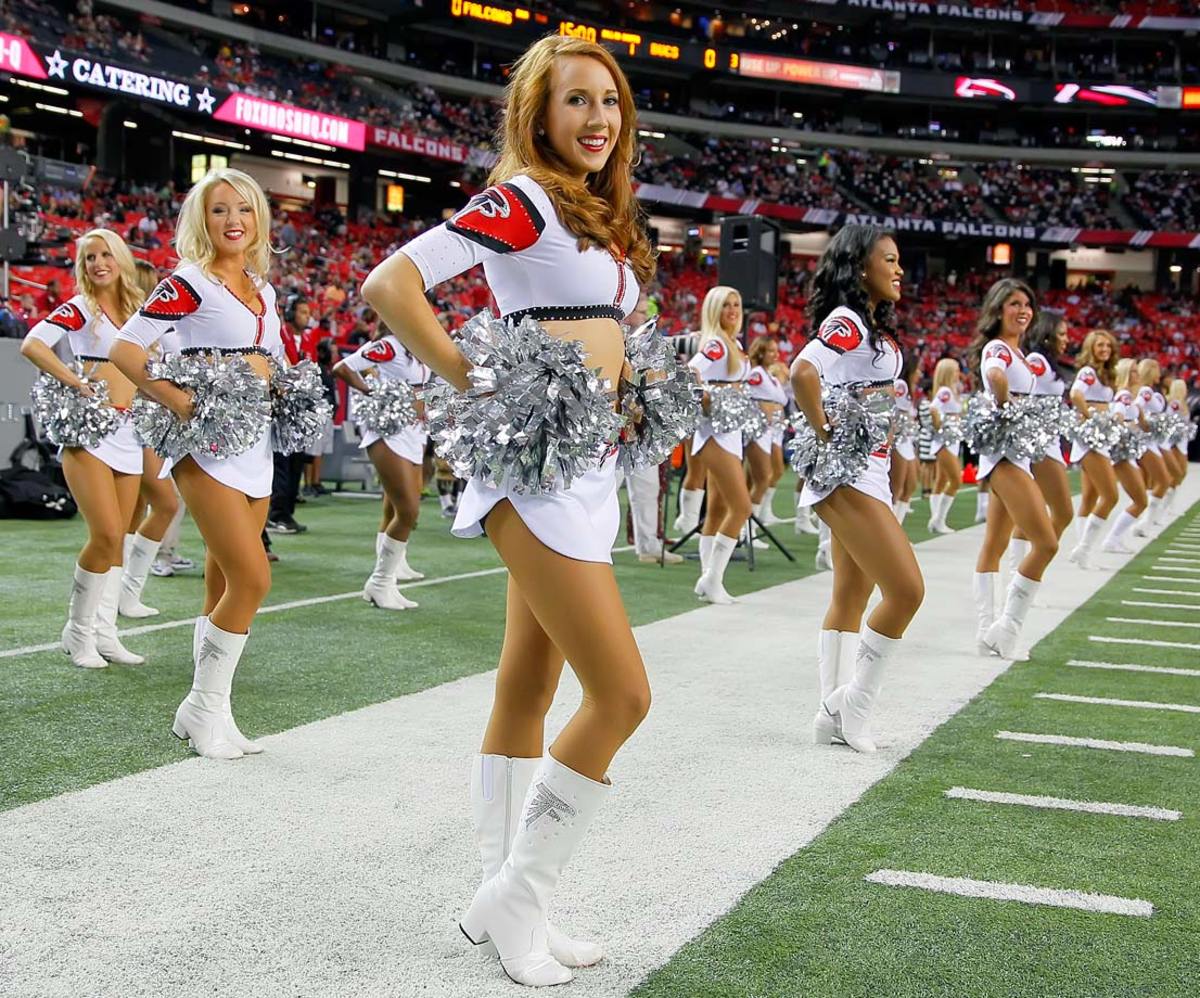 Atlanta-Falcons-cheerleaders-488140918_0851_Buccaneers_at_Falcons.jpg