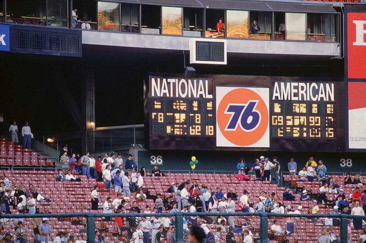1989-1017-Candlestick-Park-malfunctioning-scoreboard-001312561.jpg
