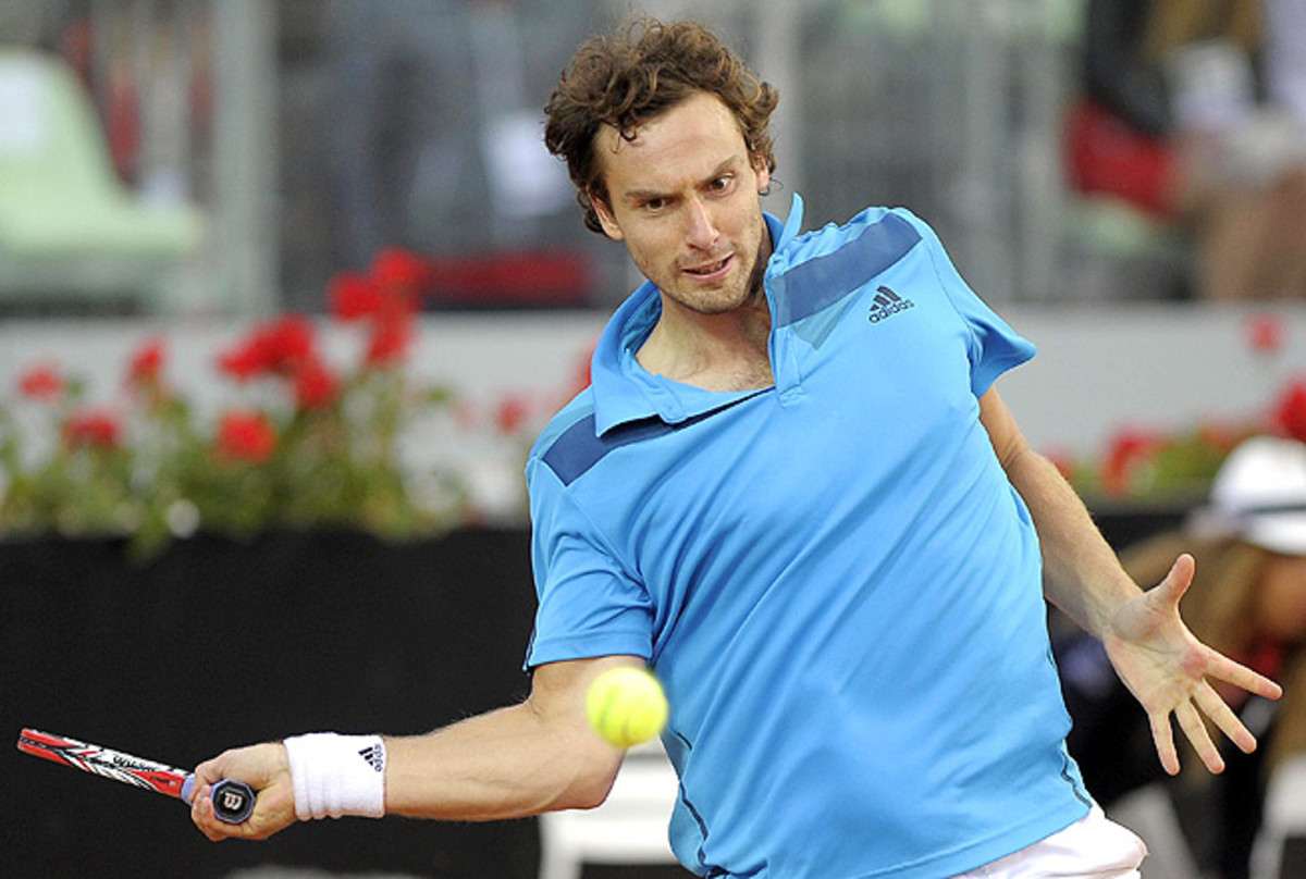 Ernests Gulbis dropped only one first serve in his victory over defending champion Albert Montanes.