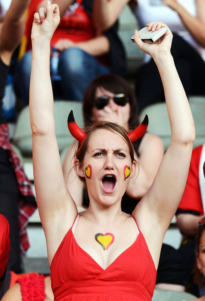 belgium-female-fan_0.jpg